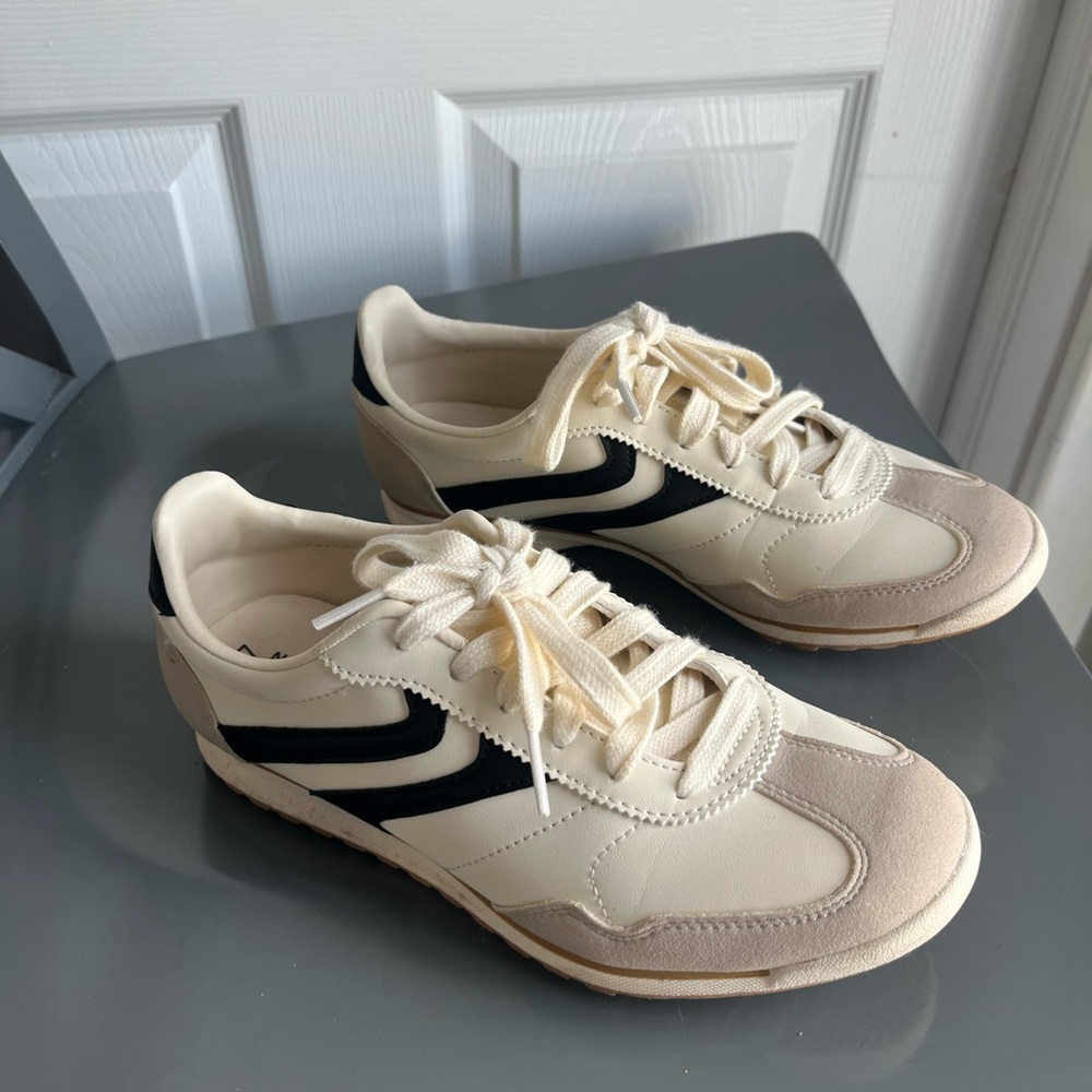 No Boundaries Cream and Black Retro Sneaker